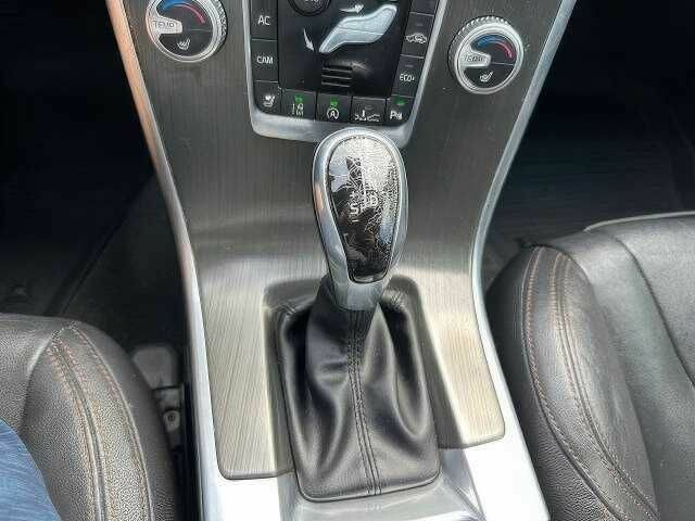 Серый Вольво ХС60, объемом двигателя 2 л и пробегом 110 тыс. км за 7500 $, фото 10 на Automoto.ua