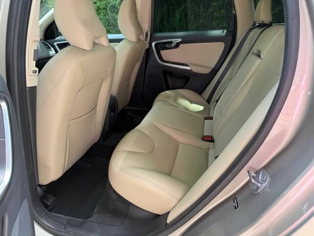 Серый Вольво ХС60, объемом двигателя 2 л и пробегом 75 тыс. км за 4000 $, фото 12 на Automoto.ua