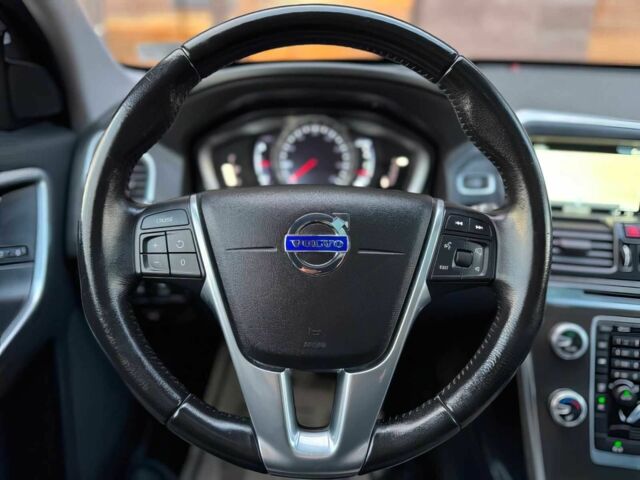 Серый Вольво ХС60, объемом двигателя 2.5 л и пробегом 78 тыс. км за 6300 $, фото 11 на Automoto.ua