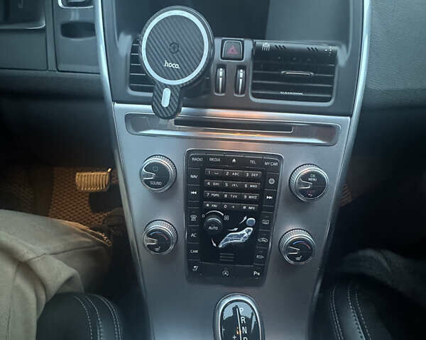 Серый Вольво ХС60, объемом двигателя 1.97 л и пробегом 241 тыс. км за 21500 $, фото 8 на Automoto.ua