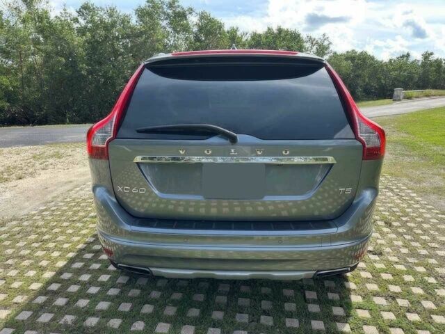 Сірий Вольво ХС60, об'ємом двигуна 2 л та пробігом 70 тис. км за 8900 $, фото 4 на Automoto.ua