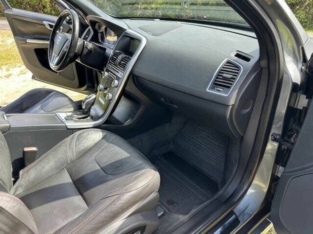 Сірий Вольво ХС60, об'ємом двигуна 2 л та пробігом 70 тис. км за 8900 $, фото 7 на Automoto.ua