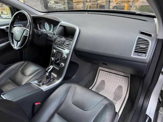 Серый Вольво ХС60, объемом двигателя 2.5 л и пробегом 78 тыс. км за 6300 $, фото 8 на Automoto.ua