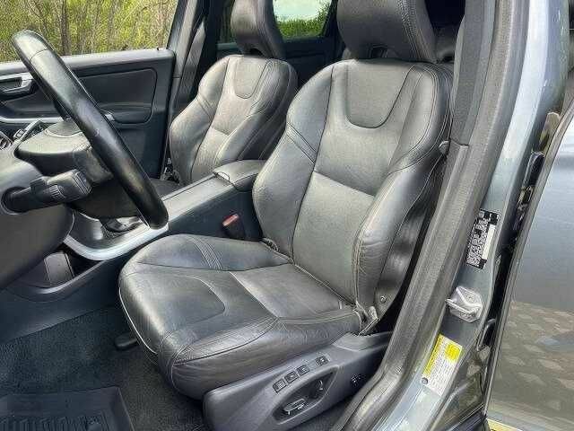 Серый Вольво ХС60, объемом двигателя 2 л и пробегом 110 тыс. км за 7500 $, фото 12 на Automoto.ua