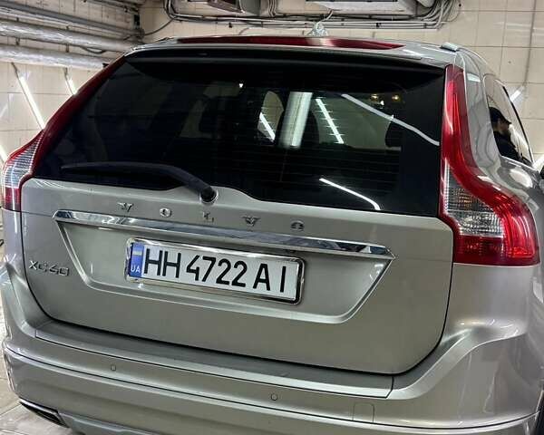 Серый Вольво ХС60, объемом двигателя 2.4 л и пробегом 350 тыс. км за 15700 $, фото 9 на Automoto.ua