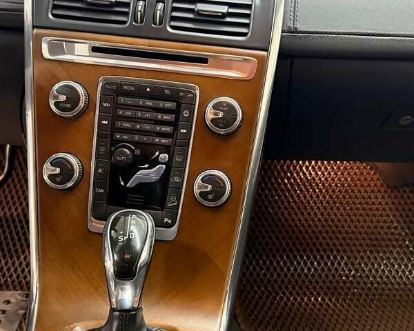 Серый Вольво ХС60, объемом двигателя 2.4 л и пробегом 350 тыс. км за 15700 $, фото 13 на Automoto.ua