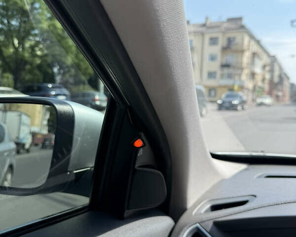 Сірий Вольво ХС60, об'ємом двигуна 2 л та пробігом 165 тис. км за 17000 $, фото 26 на Automoto.ua