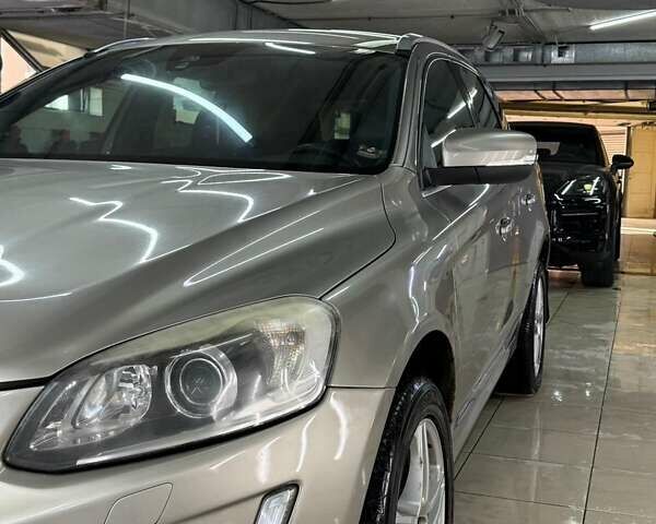 Серый Вольво ХС60, объемом двигателя 2.4 л и пробегом 350 тыс. км за 15700 $, фото 3 на Automoto.ua