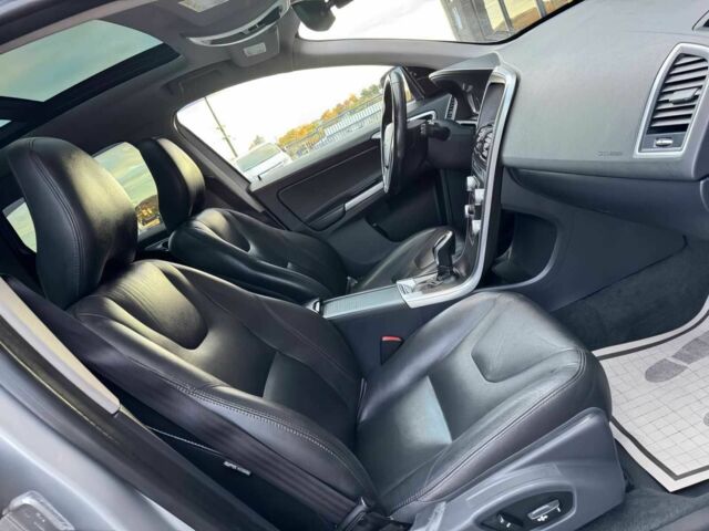 Серый Вольво ХС60, объемом двигателя 2.5 л и пробегом 78 тыс. км за 6300 $, фото 7 на Automoto.ua