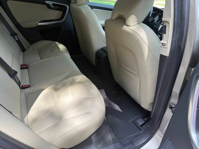 Серый Вольво ХС60, объемом двигателя 2 л и пробегом 75 тыс. км за 4000 $, фото 14 на Automoto.ua