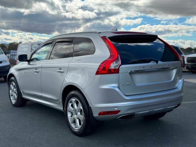 Серый Вольво ХС60, объемом двигателя 2.5 л и пробегом 78 тыс. км за 6300 $, фото 3 на Automoto.ua