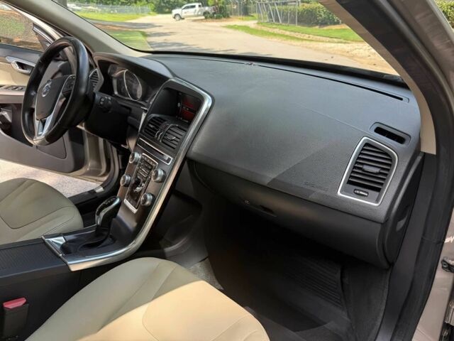 Серый Вольво ХС60, объемом двигателя 2 л и пробегом 75 тыс. км за 4000 $, фото 9 на Automoto.ua