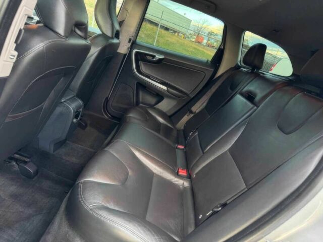 Серый Вольво ХС60, объемом двигателя 2.5 л и пробегом 78 тыс. км за 6300 $, фото 12 на Automoto.ua