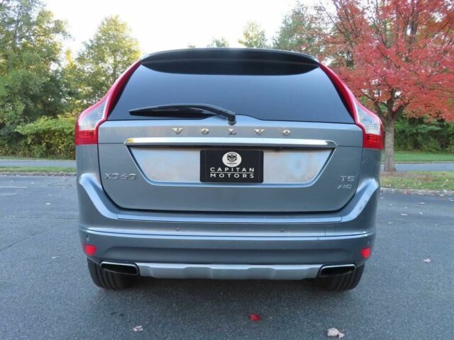 Серый Вольво ХС60, объемом двигателя 2 л и пробегом 57 тыс. км за 3600 $, фото 5 на Automoto.ua