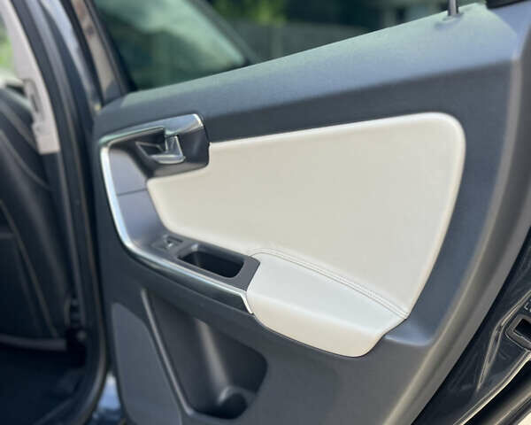 Серый Вольво ХС60, объемом двигателя 1.97 л и пробегом 132 тыс. км за 25500 $, фото 8 на Automoto.ua