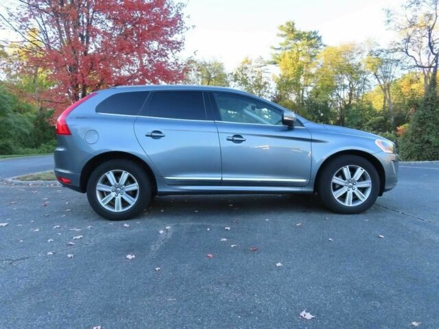 Серый Вольво ХС60, объемом двигателя 2 л и пробегом 57 тыс. км за 3600 $, фото 7 на Automoto.ua