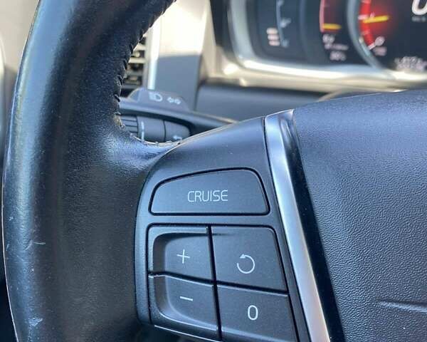 Сірий Вольво ХС60, об'ємом двигуна 2 л та пробігом 201 тис. км за 16000 $, фото 17 на Automoto.ua