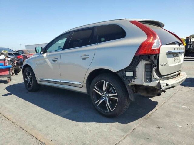 Серый Вольво ХС60, объемом двигателя 2 л и пробегом 108 тыс. км за 3500 $, фото 1 на Automoto.ua