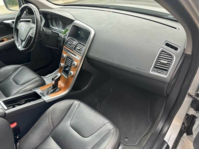 Серый Вольво ХС60, объемом двигателя 2 л и пробегом 50 тыс. км за 16800 $, фото 7 на Automoto.ua