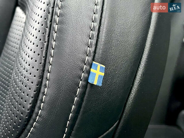 Серый Вольво ХС60, объемом двигателя 1.97 л и пробегом 111 тыс. км за 26950 $, фото 29 на Automoto.ua