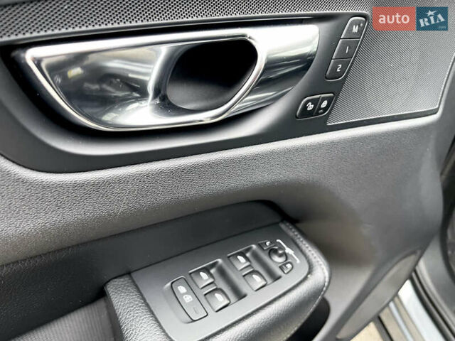 Серый Вольво ХС60, объемом двигателя 1.97 л и пробегом 111 тыс. км за 26950 $, фото 4 на Automoto.ua