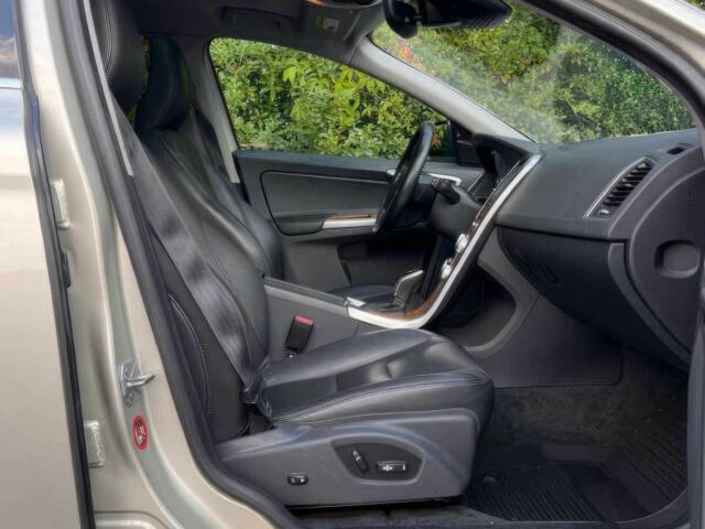 Вольво ХС60 2017 в Тернополе на Automoto.ua Серый Вольво ХС60, объемом двигателя 2 л и пробегом 56 тыс. км за 11000 $, фото 10 на Automoto.ua