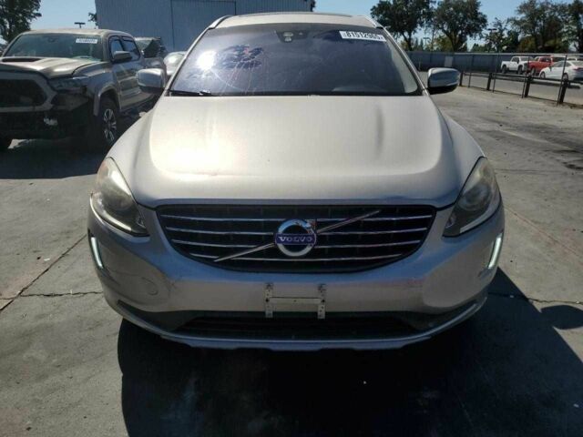 Серый Вольво ХС60, объемом двигателя 2 л и пробегом 108 тыс. км за 3500 $, фото 4 на Automoto.ua