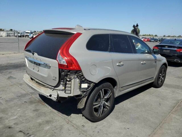 Серый Вольво ХС60, объемом двигателя 2 л и пробегом 108 тыс. км за 3500 $, фото 2 на Automoto.ua