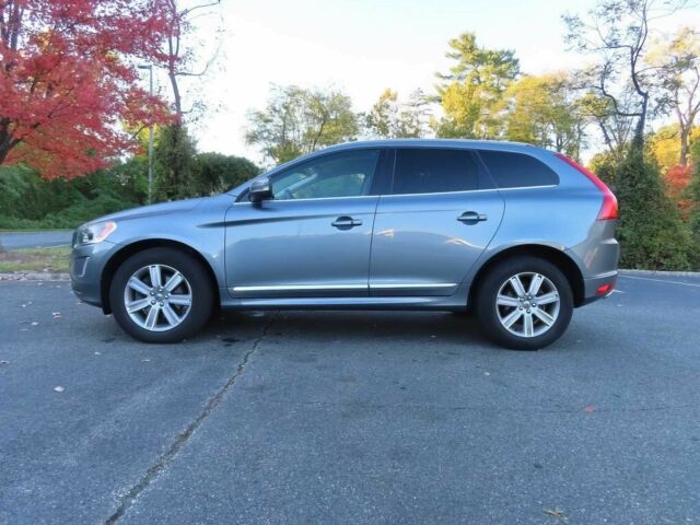 Серый Вольво ХС60, объемом двигателя 2 л и пробегом 57 тыс. км за 3600 $, фото 3 на Automoto.ua