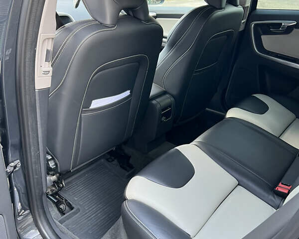 Серый Вольво ХС60, объемом двигателя 1.97 л и пробегом 132 тыс. км за 25500 $, фото 7 на Automoto.ua