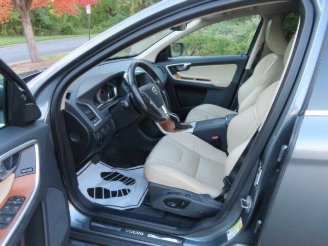 Серый Вольво ХС60, объемом двигателя 2 л и пробегом 59 тыс. км за 22500 $, фото 9 на Automoto.ua