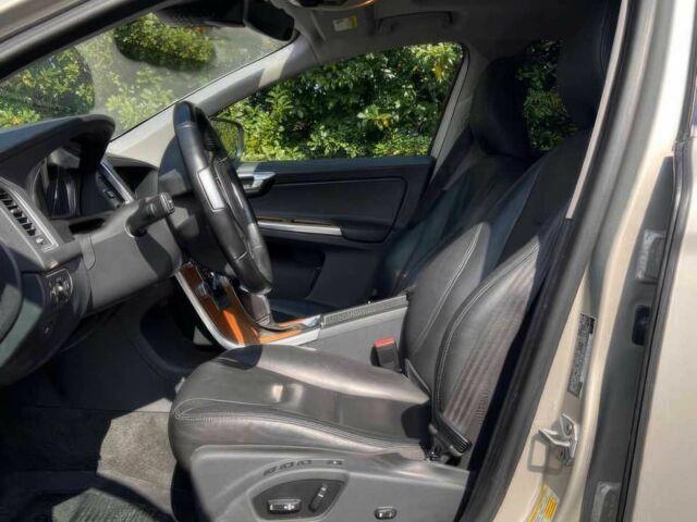 Вольво ХС60 2017 в Тернополе на Automoto.ua Серый Вольво ХС60, объемом двигателя 2 л и пробегом 56 тыс. км за 11000 $, фото 8 на Automoto.ua