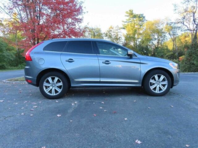 Серый Вольво ХС60, объемом двигателя 2 л и пробегом 59 тыс. км за 22500 $, фото 3 на Automoto.ua