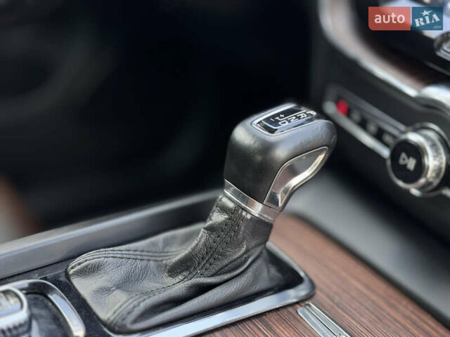 Вольво ХС60 2017 в Виннице на Automoto.ua Серый Вольво ХС60, объемом двигателя 1.97 л и пробегом 130 тыс. км за 33991 $, фото 16 на Automoto.ua