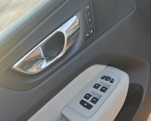 Сірий Вольво ХС60, об'ємом двигуна 2 л та пробігом 235 тис. км за 28500 $, фото 13 на Automoto.ua