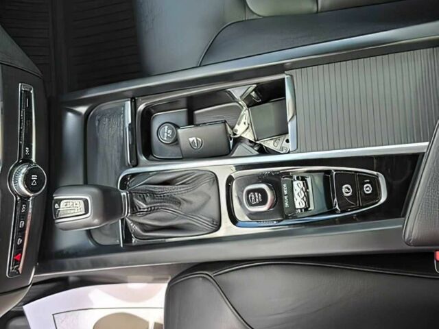 Серый Вольво ХС60, объемом двигателя 2 л и пробегом 34 тыс. км за 15000 $, фото 10 на Automoto.ua