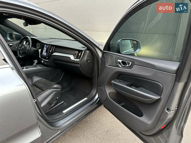 Серый Вольво ХС60, объемом двигателя 2 л и пробегом 110 тыс. км за 37700 $, фото 40 на Automoto.ua