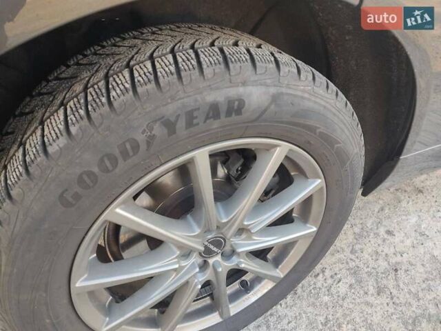 Сірий Вольво ХС60, об'ємом двигуна 2 л та пробігом 235 тис. км за 28500 $, фото 3 на Automoto.ua