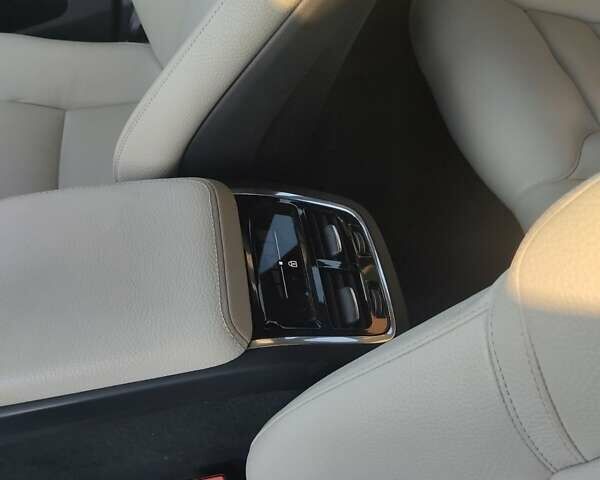 Сірий Вольво ХС60, об'ємом двигуна 2 л та пробігом 235 тис. км за 28500 $, фото 15 на Automoto.ua