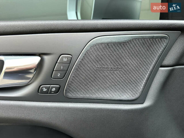 Серый Вольво ХС60, объемом двигателя 2 л и пробегом 110 тыс. км за 37700 $, фото 31 на Automoto.ua
