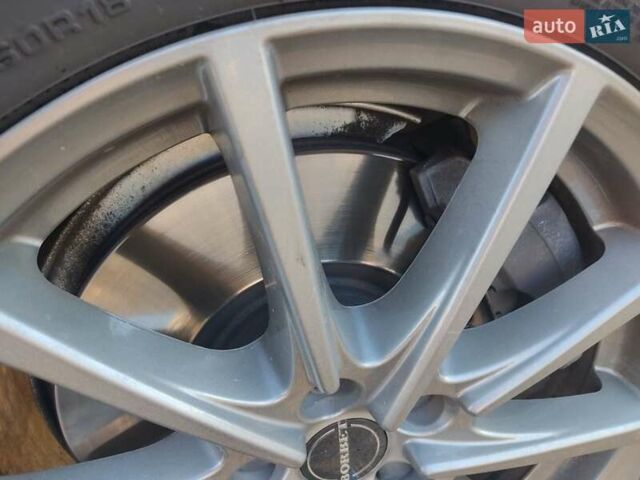 Сірий Вольво ХС60, об'ємом двигуна 2 л та пробігом 235 тис. км за 28500 $, фото 2 на Automoto.ua