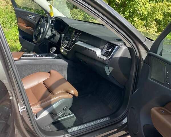 Серый Вольво ХС60, объемом двигателя 1.97 л и пробегом 155 тыс. км за 28800 $, фото 24 на Automoto.ua