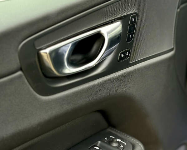 Серый Вольво ХС60, объемом двигателя 1.97 л и пробегом 74 тыс. км за 28999 $, фото 17 на Automoto.ua