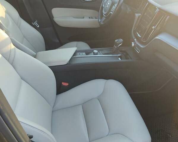 Сірий Вольво ХС60, об'ємом двигуна 2 л та пробігом 235 тис. км за 28500 $, фото 1 на Automoto.ua