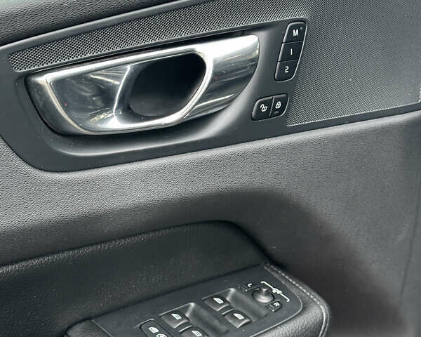 Серый Вольво ХС60, объемом двигателя 2 л и пробегом 216 тыс. км за 26850 $, фото 10 на Automoto.ua