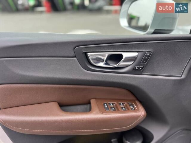 Сірий Вольво ХС60, об'ємом двигуна 1.97 л та пробігом 120 тис. км за 30850 $, фото 9 на Automoto.ua