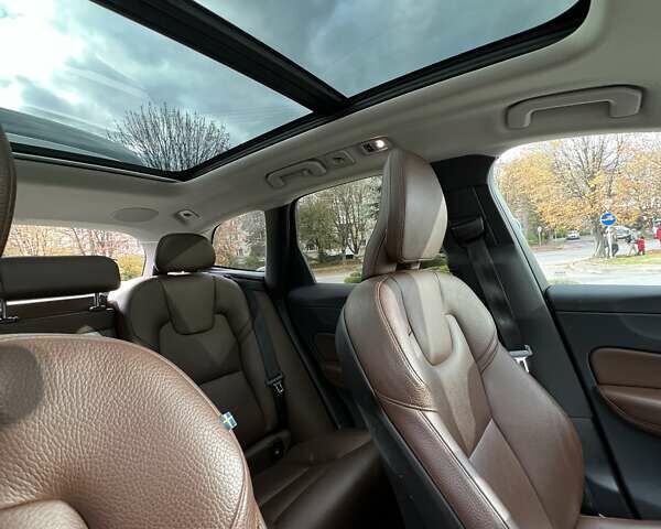 Вольво ХС60 2019 в Луцке на Automoto.ua Серый Вольво ХС60, объемом двигателя 1.97 л и пробегом 100 тыс. км за 30000 $, фото 13 на Automoto.ua