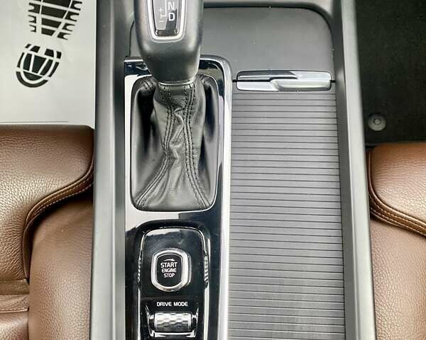 Вольво ХС60 2019 в Луцке на Automoto.ua Серый Вольво ХС60, объемом двигателя 1.97 л и пробегом 100 тыс. км за 30000 $, фото 9 на Automoto.ua