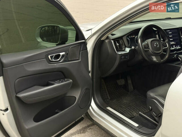 Серый Вольво ХС60, объемом двигателя 1.97 л и пробегом 111 тыс. км за 26500 $, фото 10 на Automoto.ua