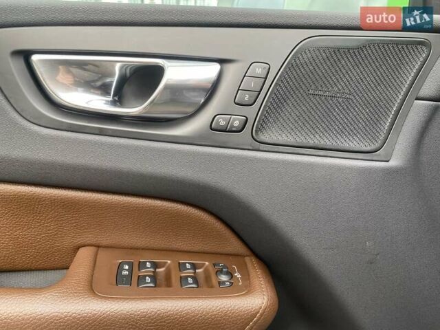 Вольво ХС60 2019 в Луцке на Automoto.ua Серый Вольво ХС60, объемом двигателя 1.97 л и пробегом 100 тыс. км за 30000 $, фото 18 на Automoto.ua